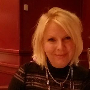 Meet your Posher, Debie